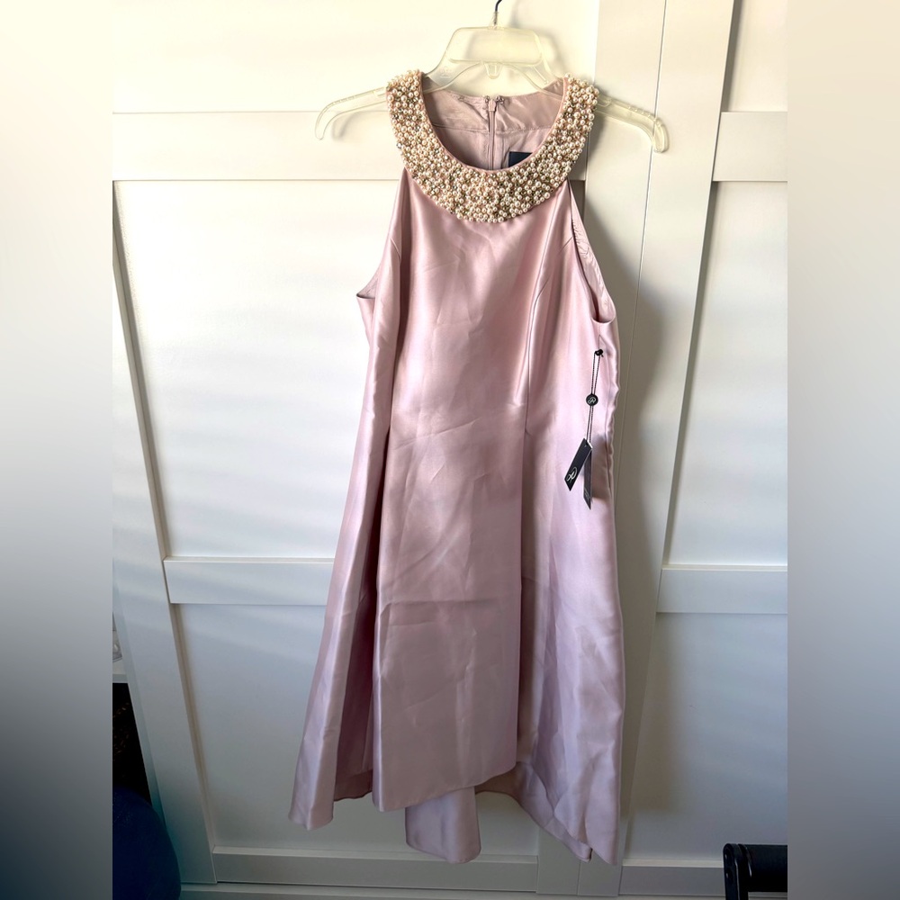 This dress is perfect for the Mother of the Bride, or event.